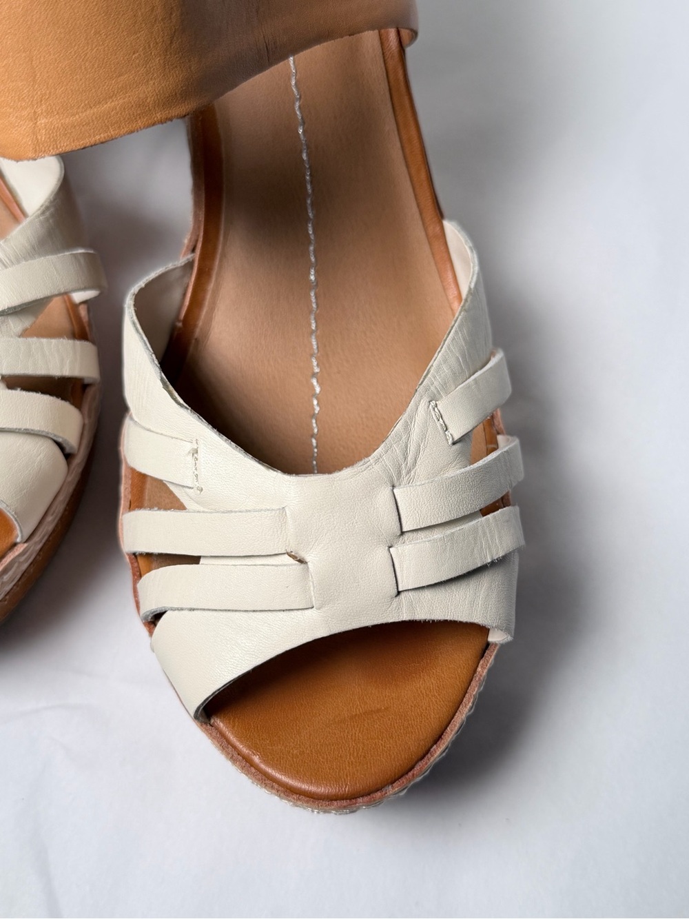 Dolce Vita Two-Tone Tan and Cream Leather Wedge Sandals 10 - Picture 3 of 14